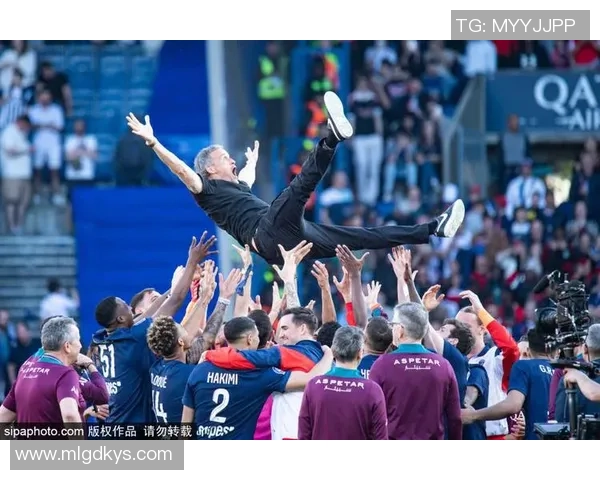 足球史上最诡异射手球星用离奇方式改写进球神话