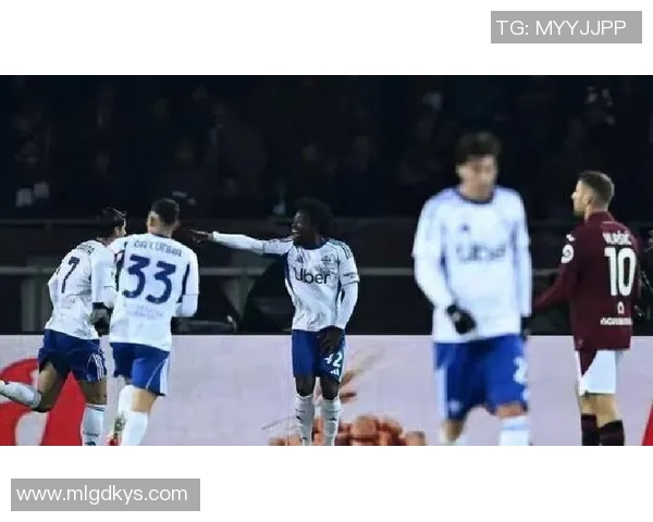 都灵足球俱乐部球星风采揭秘:从历史传奇到当代新星的崛起